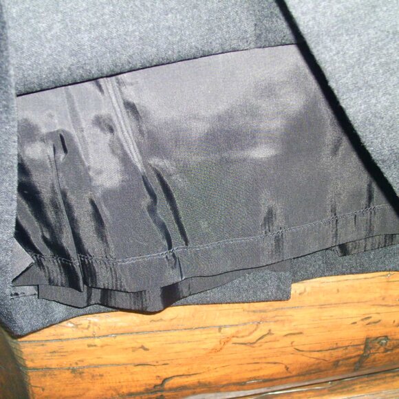 Like New! Lands End 100% Wool Fully Lined Mini Skirt Size 12 Petite - Picture 3 of 3